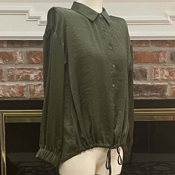 Long bishop sleeve olive green button down top / XS / Excellent condition - Picture 7 of 17